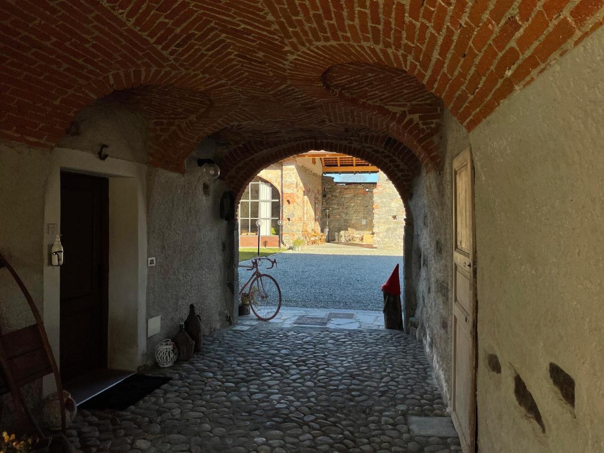B&B Il Cortile Biella Bagian luar foto