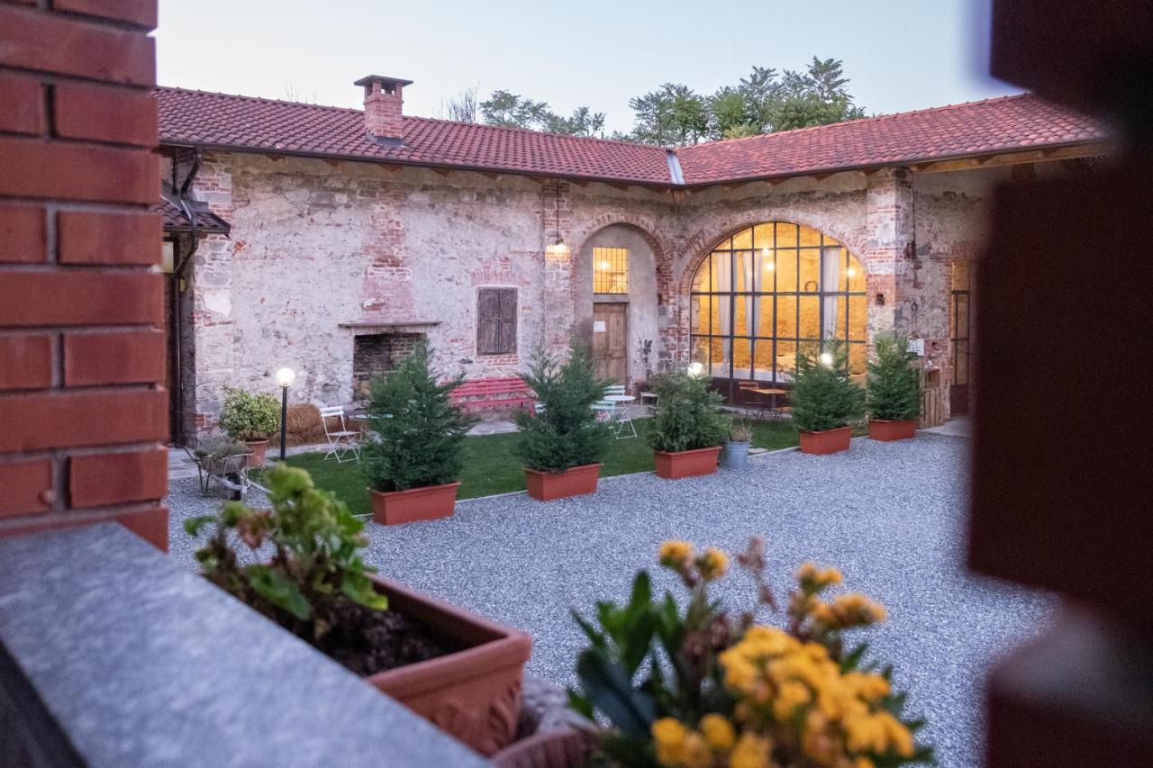 B&B Il Cortile Biella Bagian luar foto