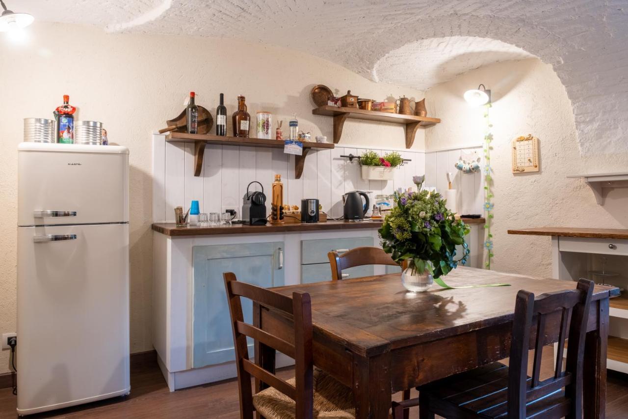 B&B Il Cortile Biella Bagian luar foto